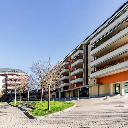 Apartament Guesthost - Modern With Terrace, Wifi & Ac