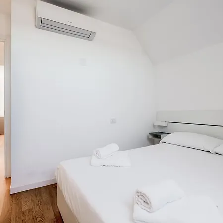Modern With Terrace, Wifi & Ac Appartement *